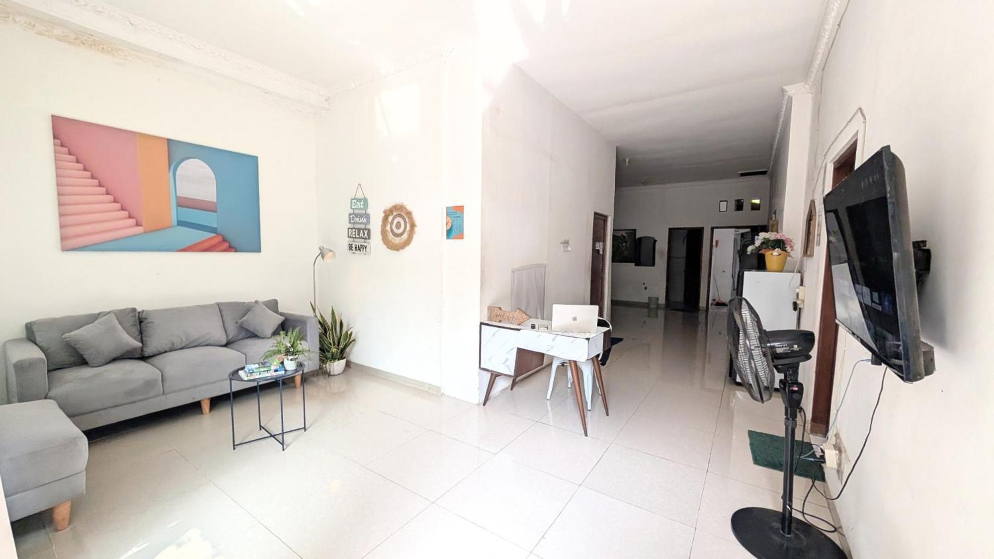Wisma tamu Homey Kertajaya Surabaya