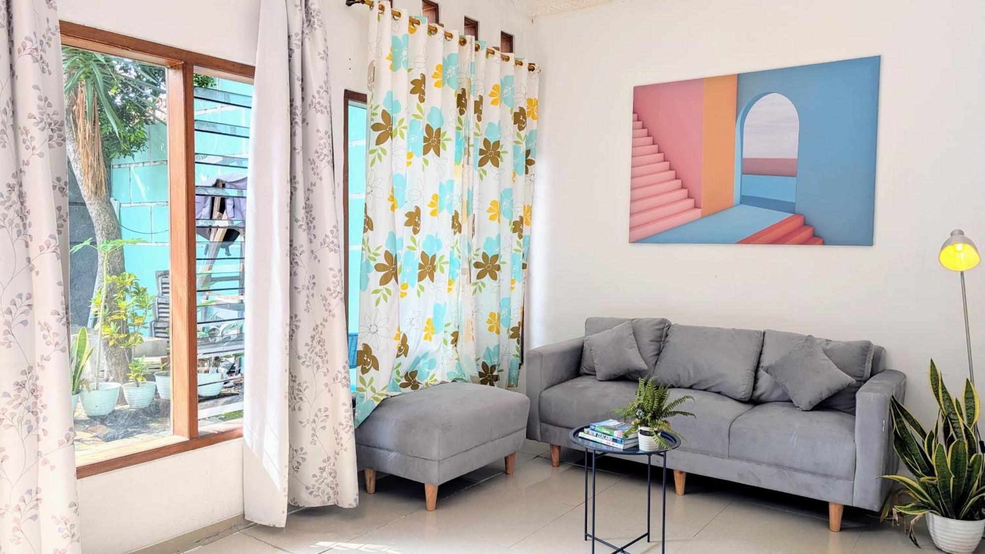 Homey Kertajaya Wisma tamu *